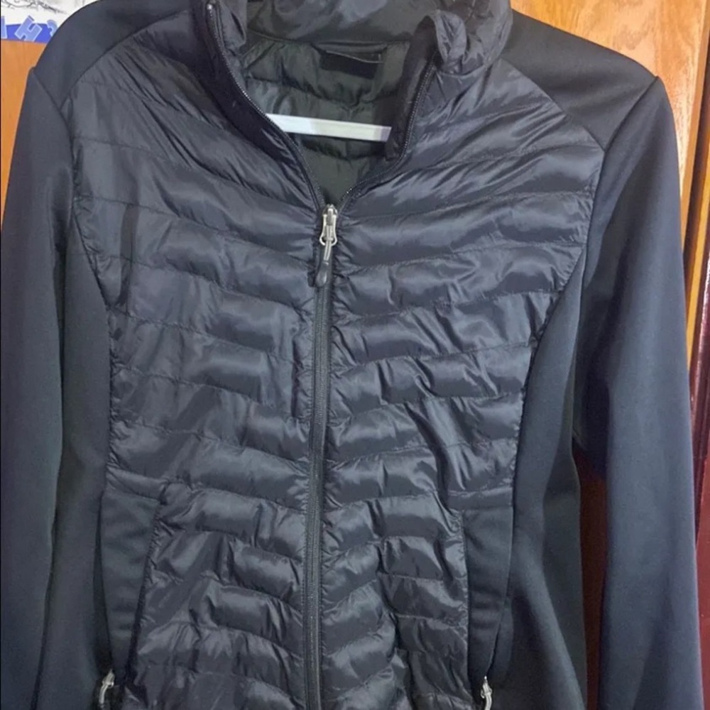 Puffer zipup! Black super cute